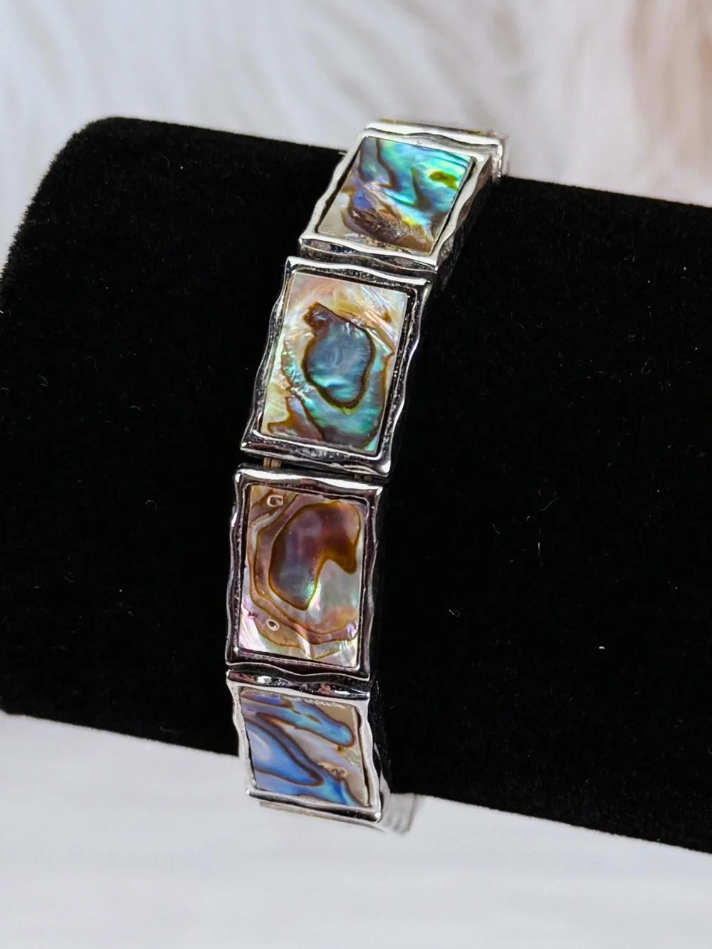 Beautiful vintage Silvertone abalone stretch bracelet - Picture 4 of 10